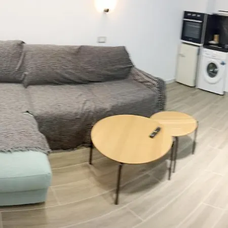 Deluxe Bllok * Tirana