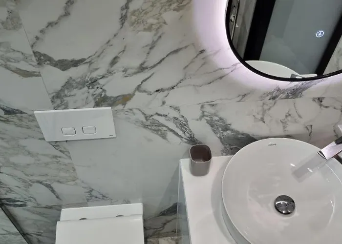 Deluxe Bllok تيرانا