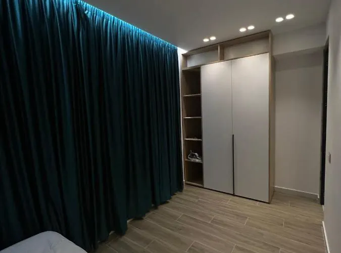 Deluxe Bllok * تيرانا