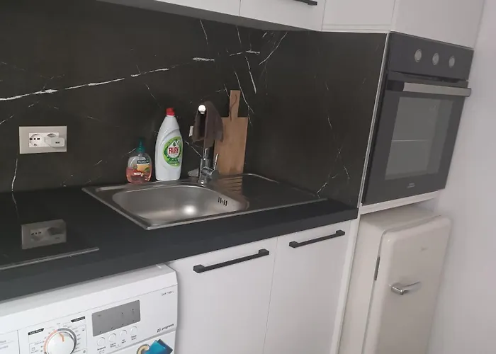 Deluxe Bllok تيرانا