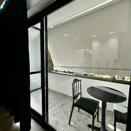 Deluxe Bllok * Tiran