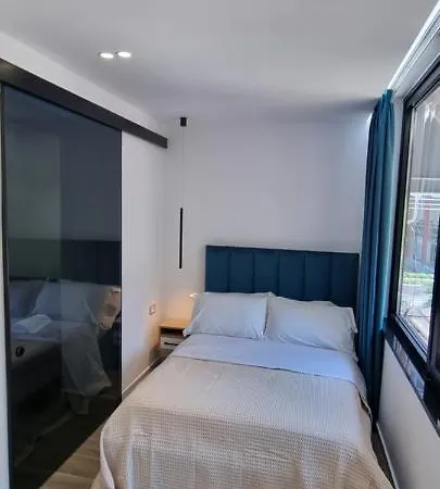 Deluxe Bllok * Tiran