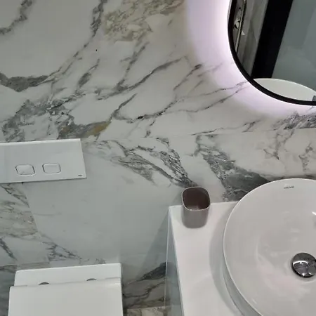 Deluxe Bllok Тирана