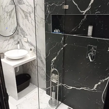 Deluxe Bllok Tirana