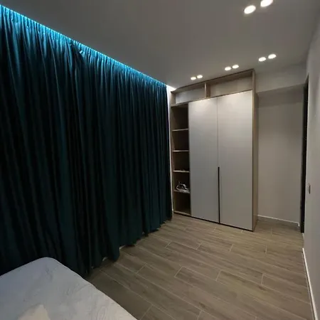 Deluxe Bllok * Tiran