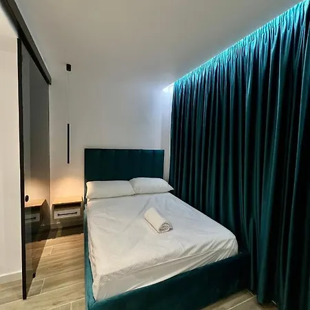 Deluxe Bllok * Tiran