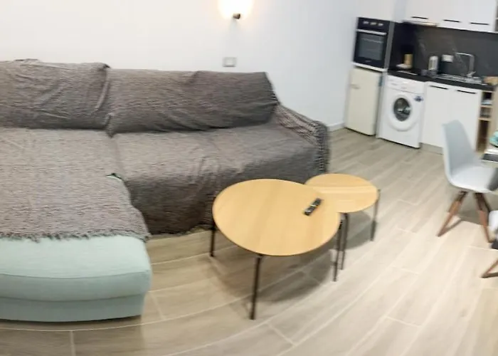 Deluxe Bllok * Tirana