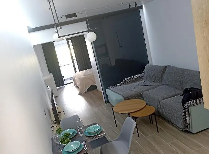 Deluxe Bllok 티라나